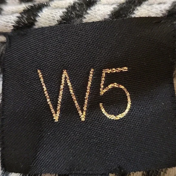 W5 black and white zipper back top - Picture 4 of 5